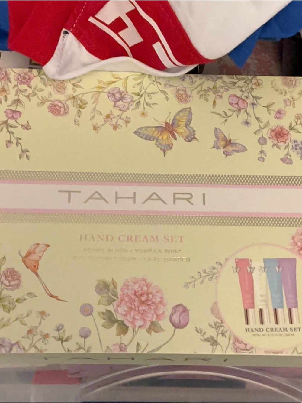 Tahari hand cream set